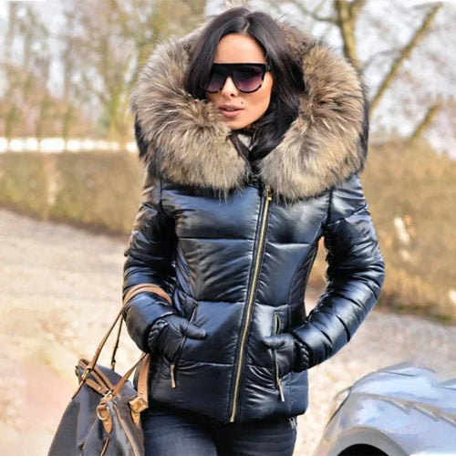 Echoarchiv | Winterjacke mit Kapuze aus Pelz