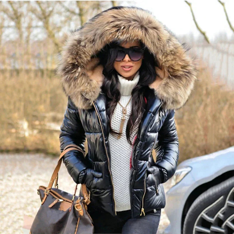 Echoarchiv | Winterjacke mit Kapuze aus Pelz