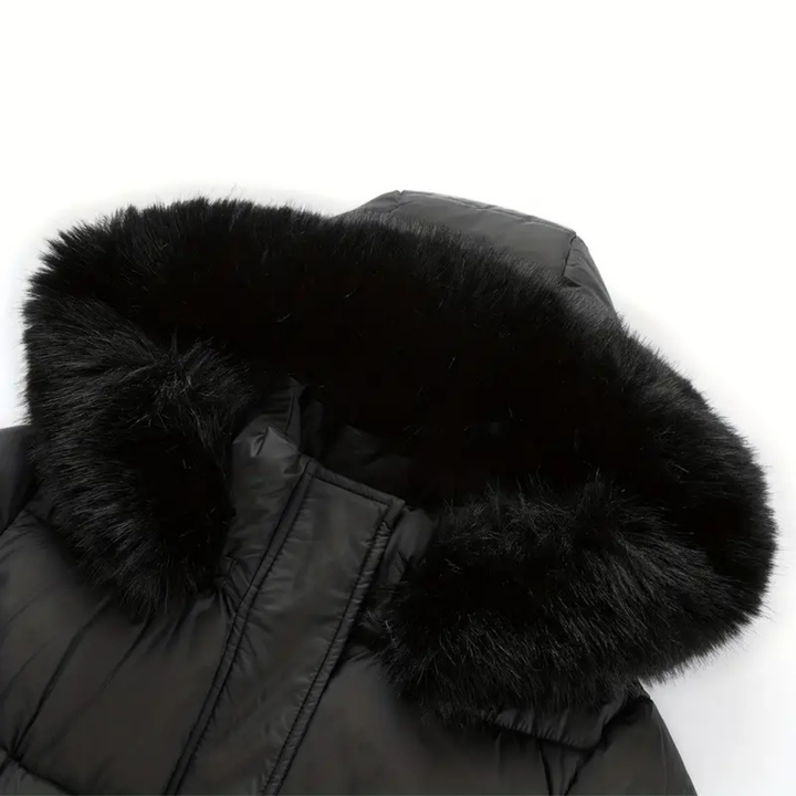 Echoarchiv | Winterjacke - Stilvolle Schwarze Damenjacke mit Einer Kunstfellkapuze