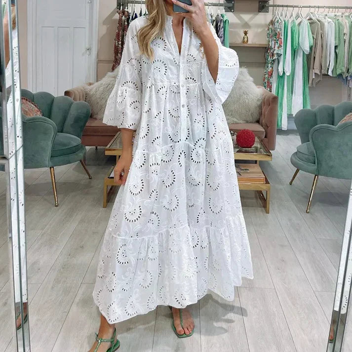 Echoarchiv | Elegantes Kleid mit Bestickten Ösen