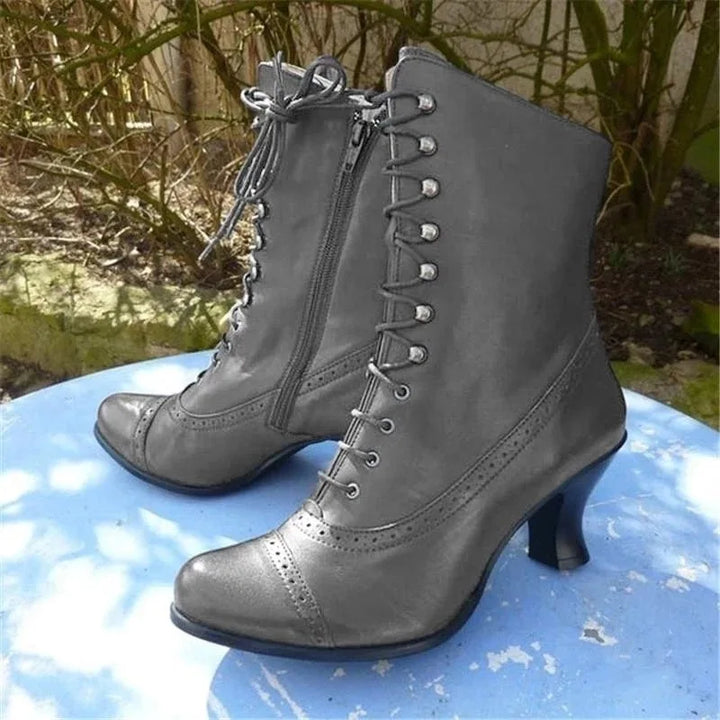 Echoarchiv | Viktorianische Schnürstiefel mit Absatz