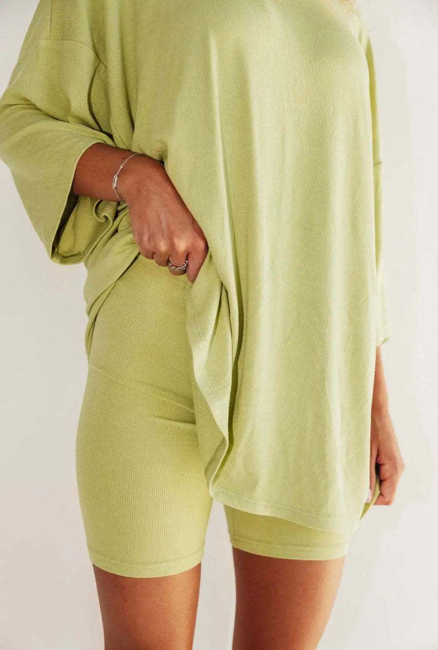 Echoarchiv | Damen Lounge Set mit Oversized T-Shirt und Biker-Shorts