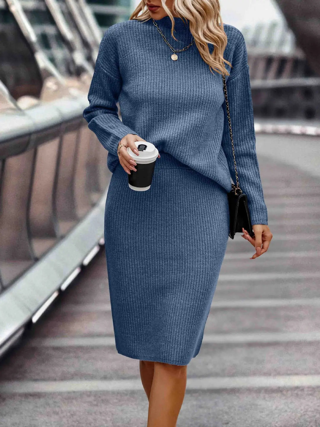 2-teiliges Damen Set aus Pullover und Rock | Echoarchiv