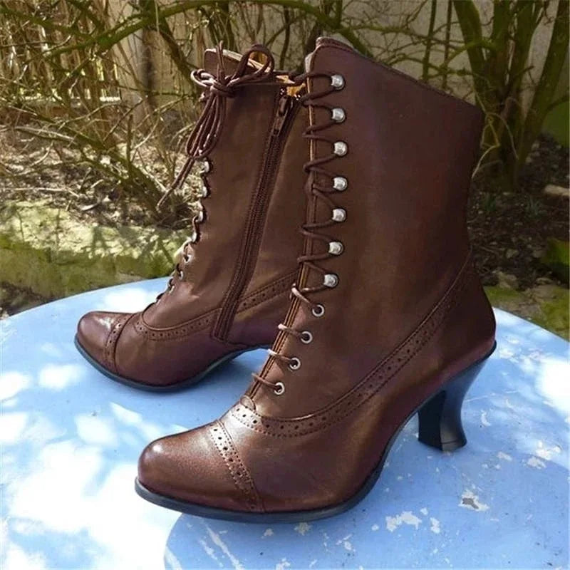 Echoarchiv | Viktorianische Schnürstiefel mit Absatz