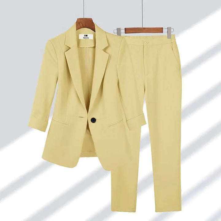 Echoarchiv | Zweiteiliger Luxusanzug mit Jacke und Hose