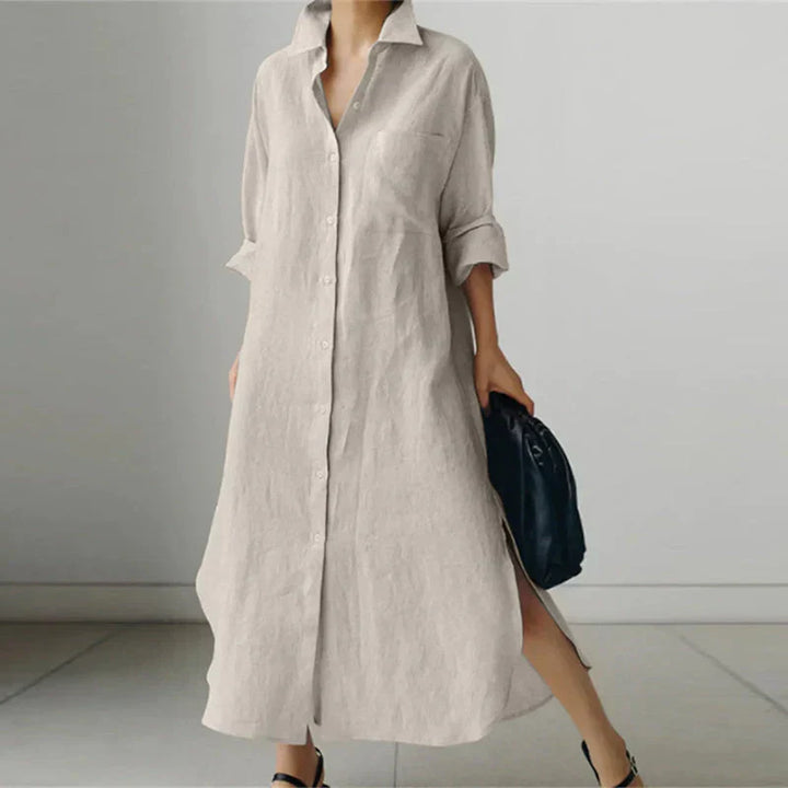 Modische leichte Hemdkleid