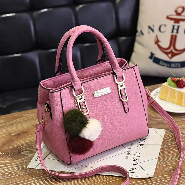 Echoarchiv | Handtasche mit Anhänger