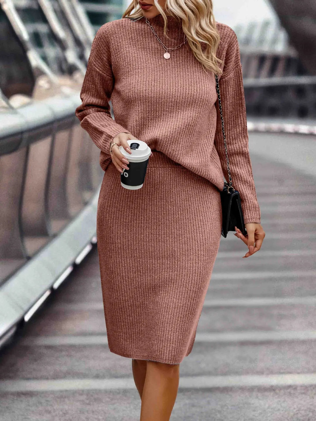 2-teiliges Damen Set aus Pullover und Rock | Echoarchiv