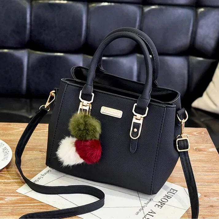 Echoarchiv | Handtasche mit Anhänger