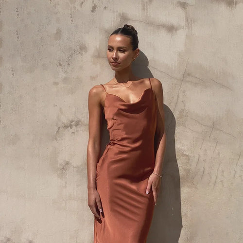 Echoarchiv | Langes Satin Kleid