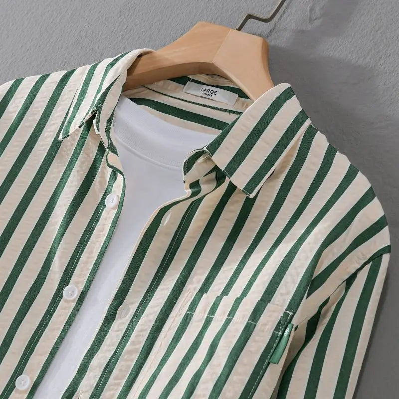Echoarchiv | Stylisches Gestreiftes Button-Down Hemd