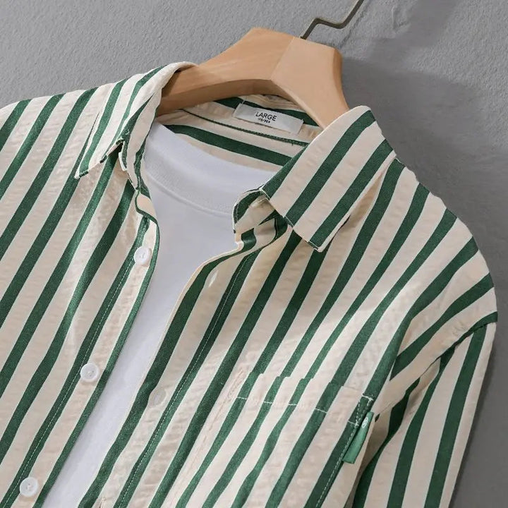 Echoarchiv | Stylisches Gestreiftes Button-Down Hemd