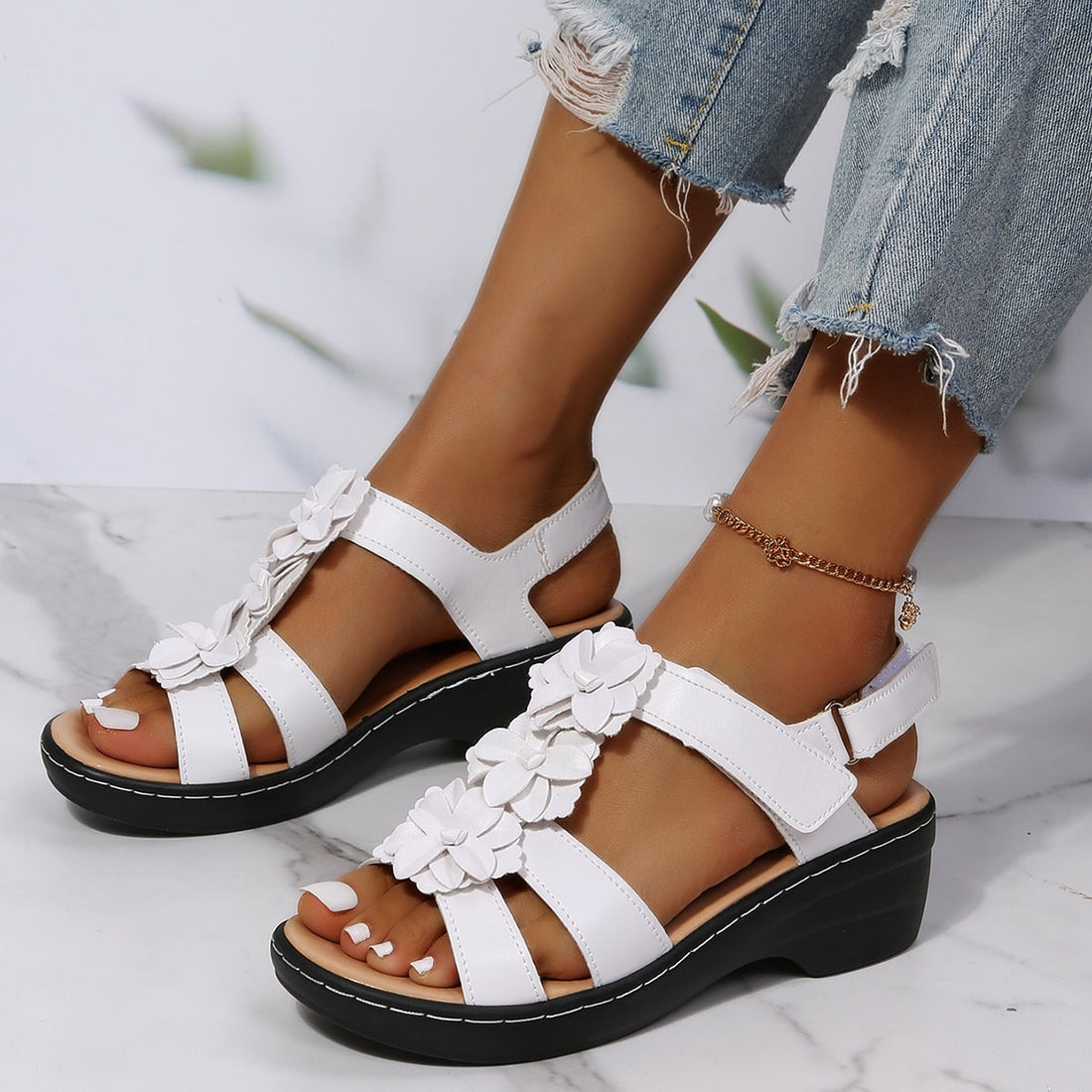 Orthopädische Sandalen mit Schwarzen Blumen – Sorelia
