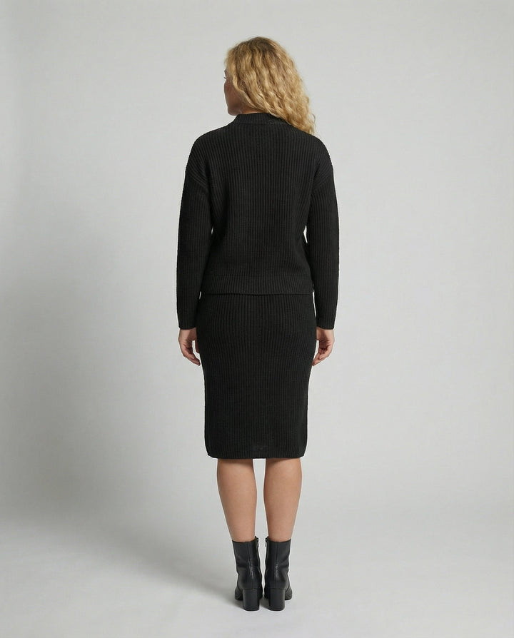 2-teiliges Damen Set aus Pullover und Rock | Echoarchiv