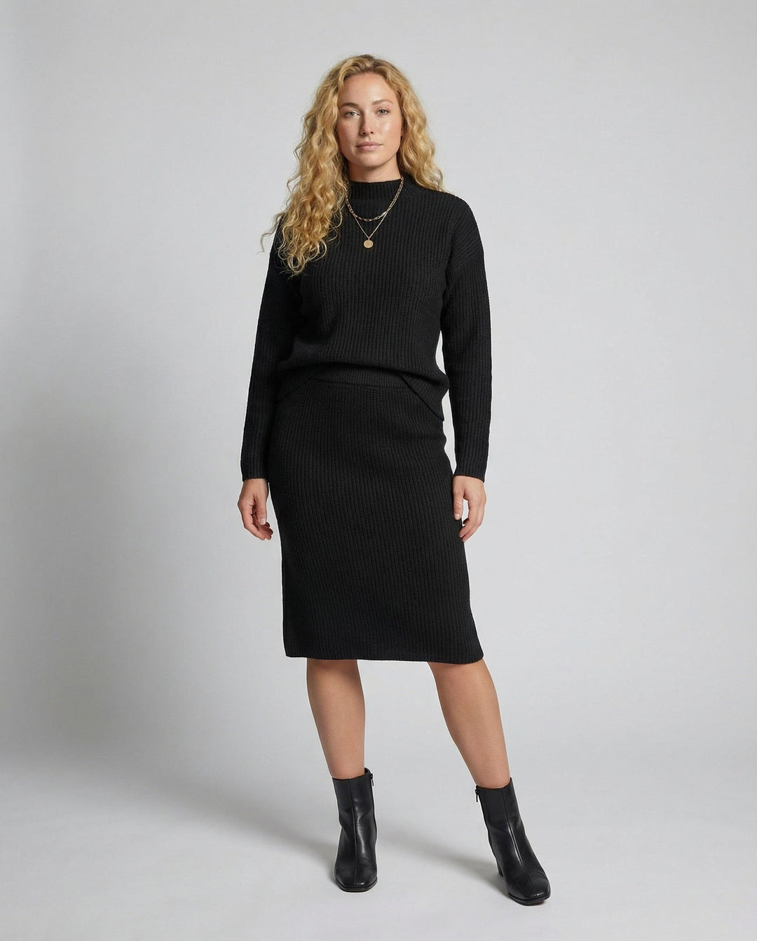 2-teiliges Damen Set aus Pullover und Rock | Echoarchiv