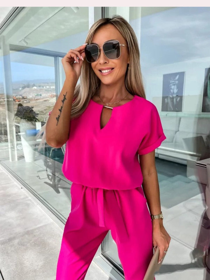 Echoarchiv | Eleganter Jumpsuit mit kurzen Ärmeln und Gürtel