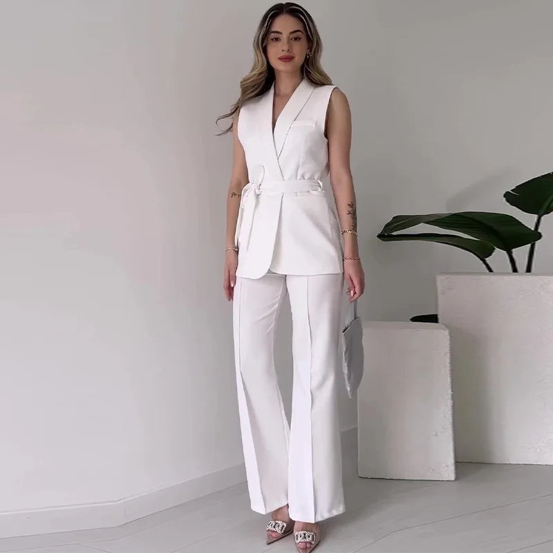 Ärmelloser Blazer-Anzug Taillierte Passform Wickel-V-Ausschnitt Weite Hose – Avérine