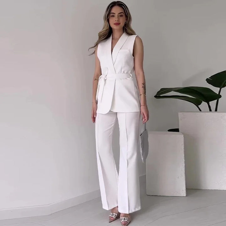 Ärmelloser Blazer-Anzug Taillierte Passform Wickel-V-Ausschnitt Weite Hose – Avérine