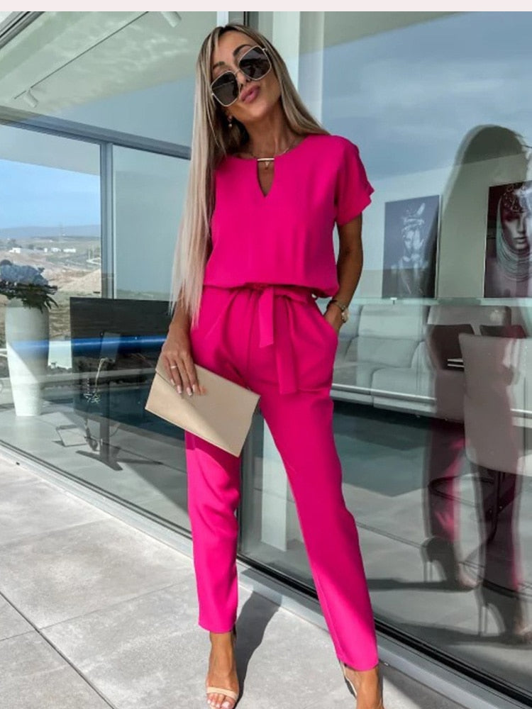 Echoarchiv | Eleganter Jumpsuit mit kurzen Ärmeln und Gürtel