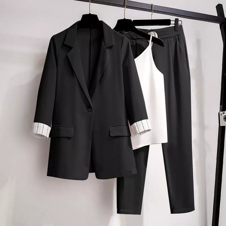 Echoarchiv | Eleganter Dreiteiliger Anzug In Übergröße für Damen