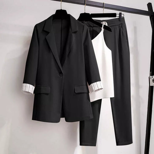 Echoarchiv | Eleganter Dreiteiliger Anzug In Übergröße für Damen