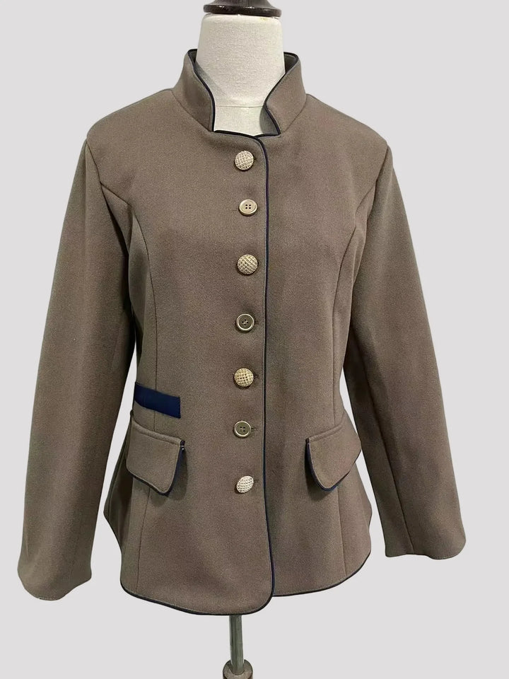Damen Kurzjacke mit Mehrknopfleiste und Farbakzenten | Echoarchiv