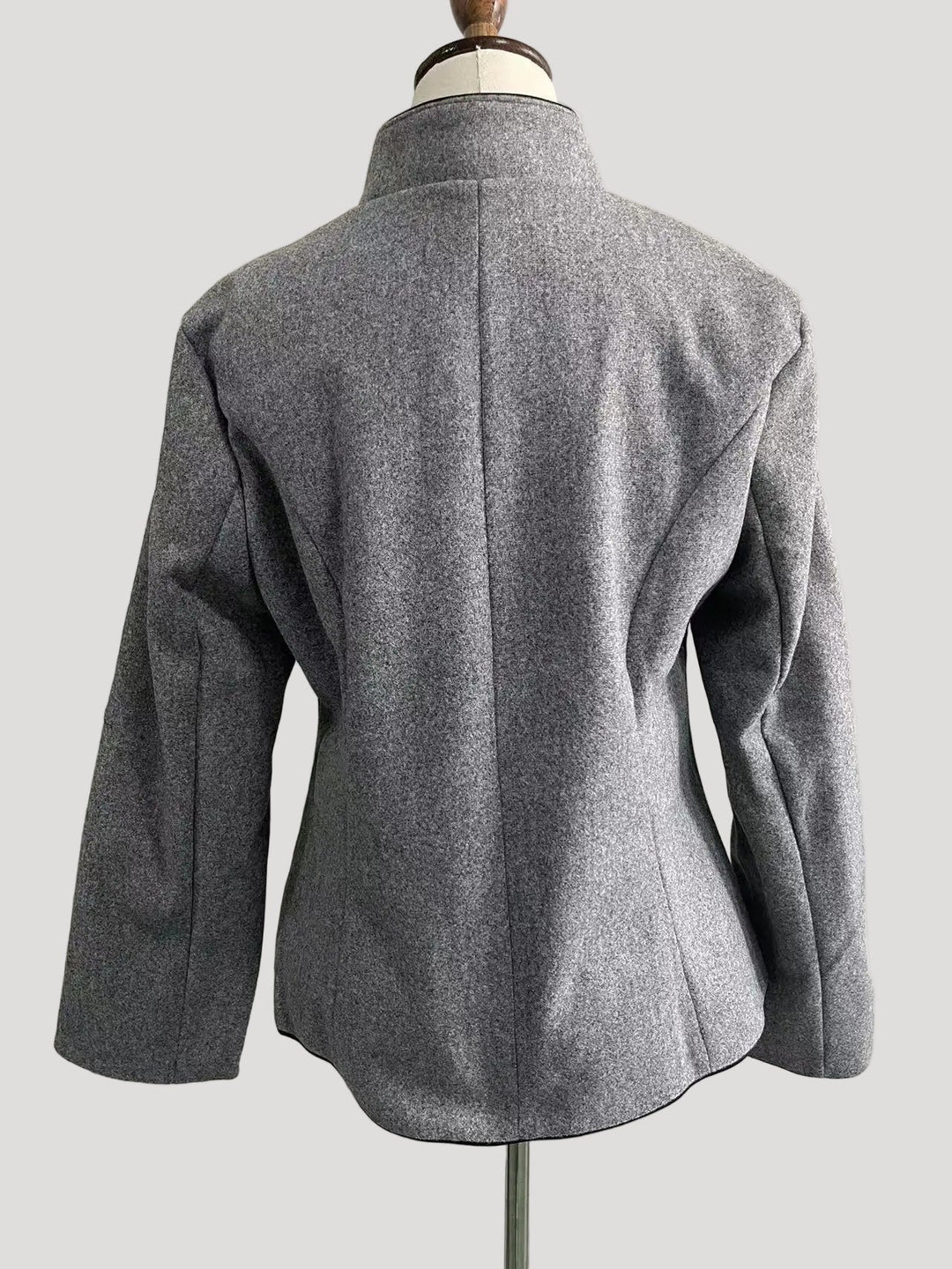 Damen Kurzjacke mit Mehrknopfleiste und Farbakzenten | Echoarchiv
