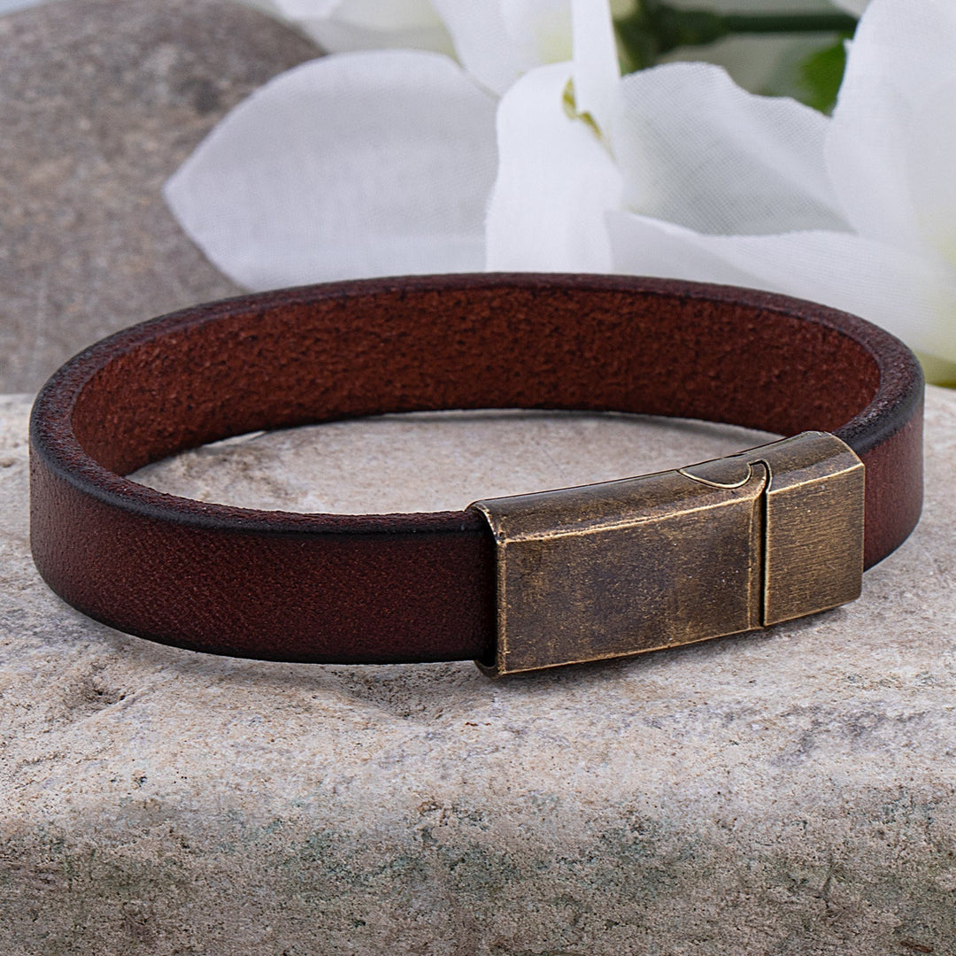 Echoarchiv | Robuste Lederarmband mit Messingschließe