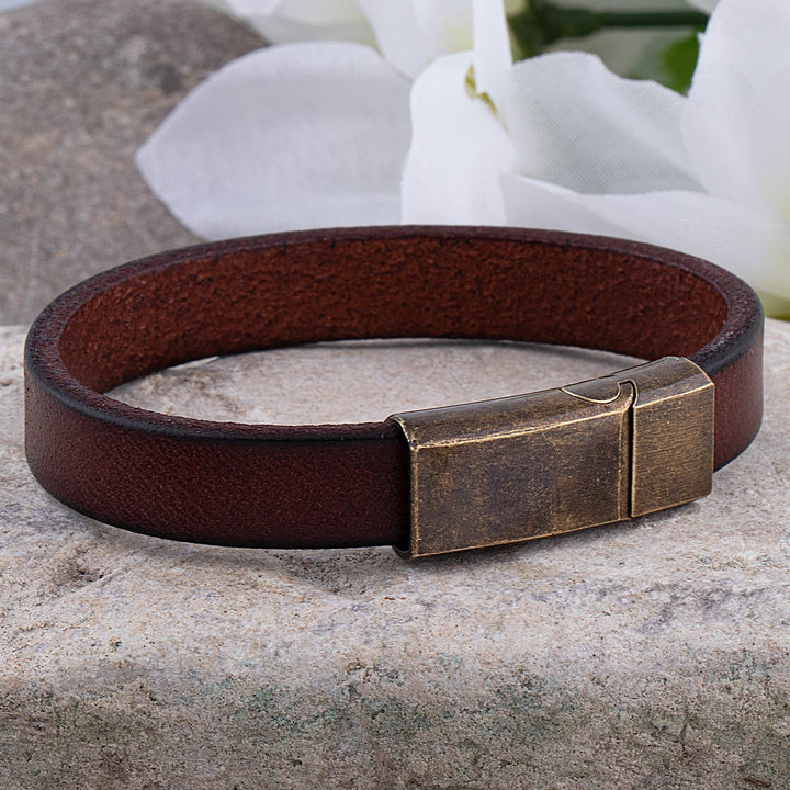 Echoarchiv | Robuste Lederarmband mit Messingschließe