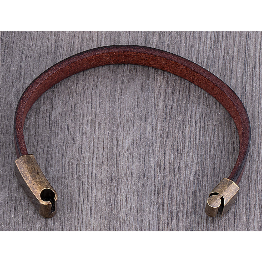 Robuste Lederarmband mit Messingschließe – Valdoro