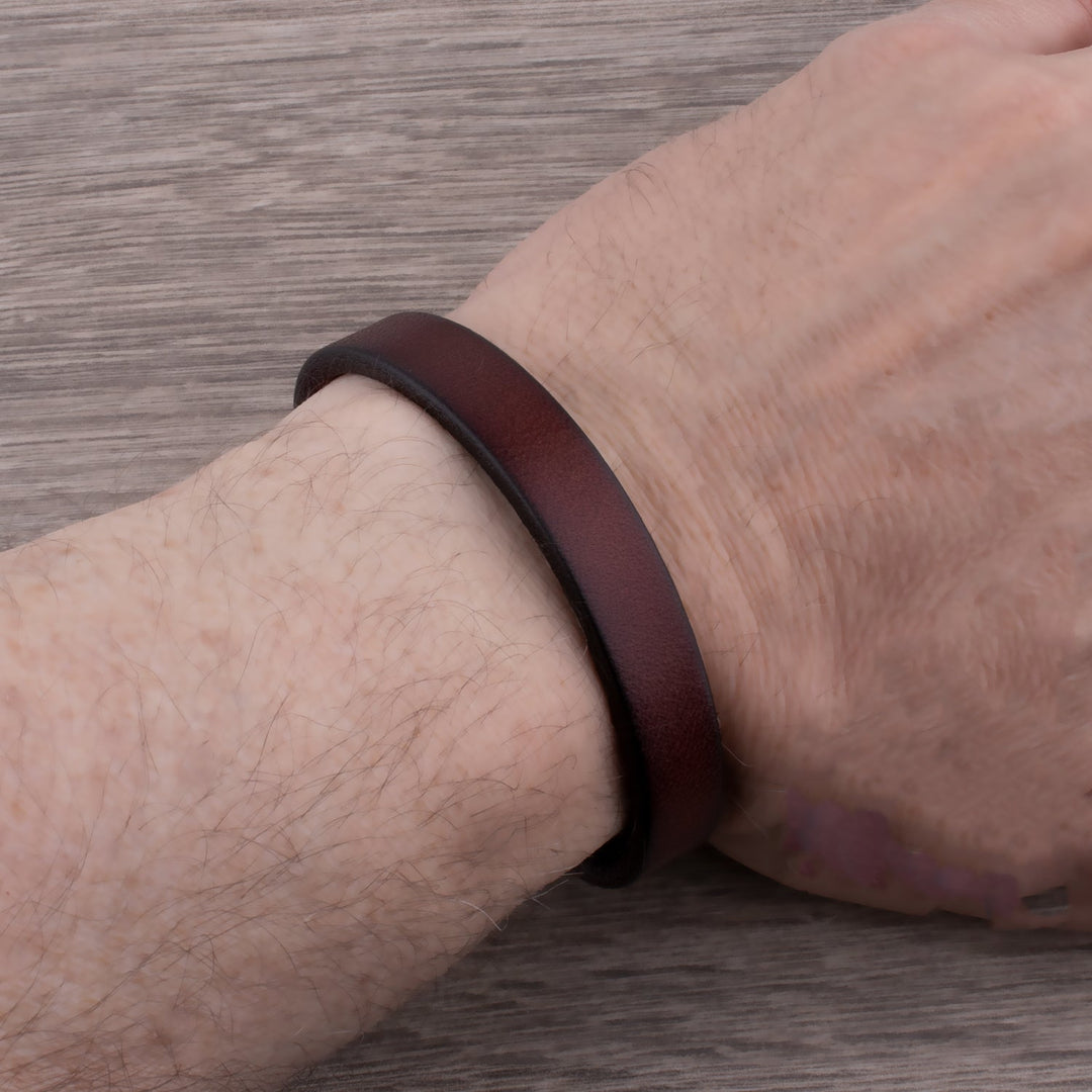 Echoarchiv | Robuste Lederarmband mit Messingschließe