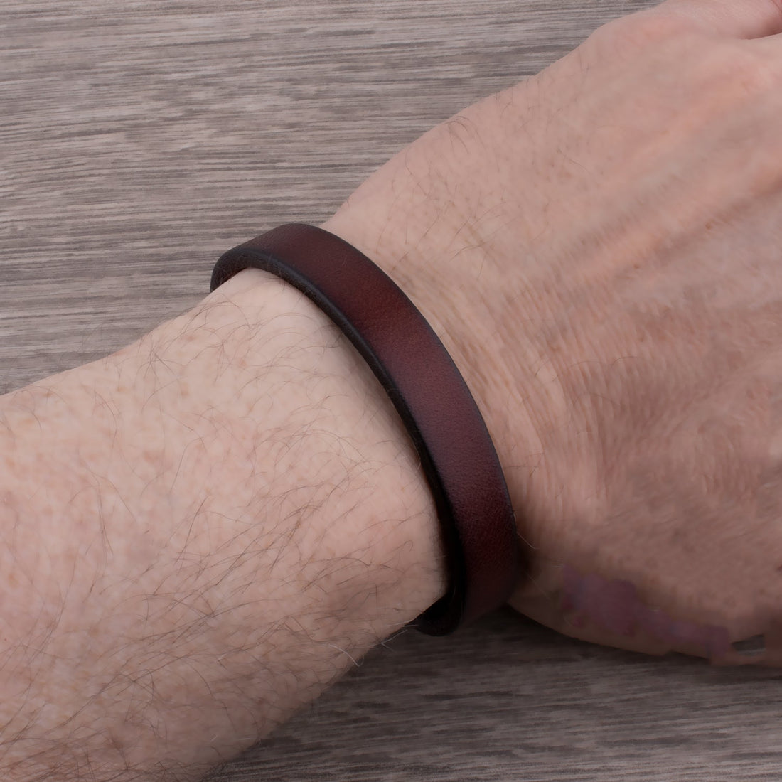 Robuste Lederarmband mit Messingschließe – Valdoro