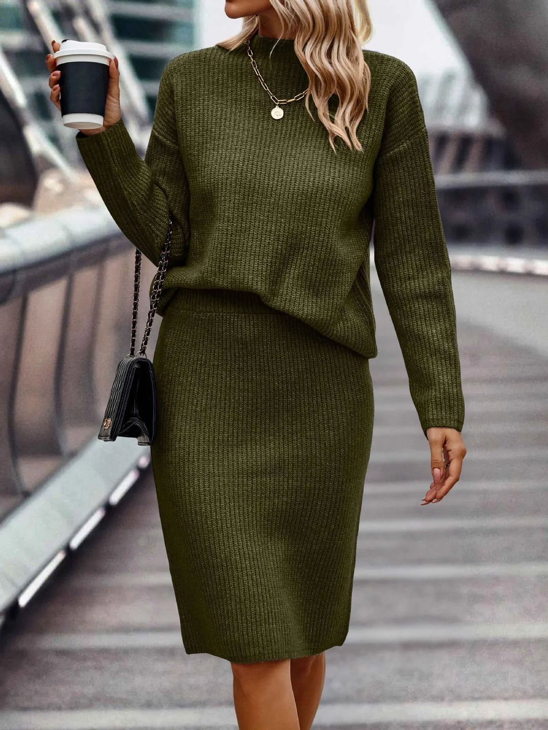 2-teiliges Damen Set aus Pullover und Rock | Echoarchiv