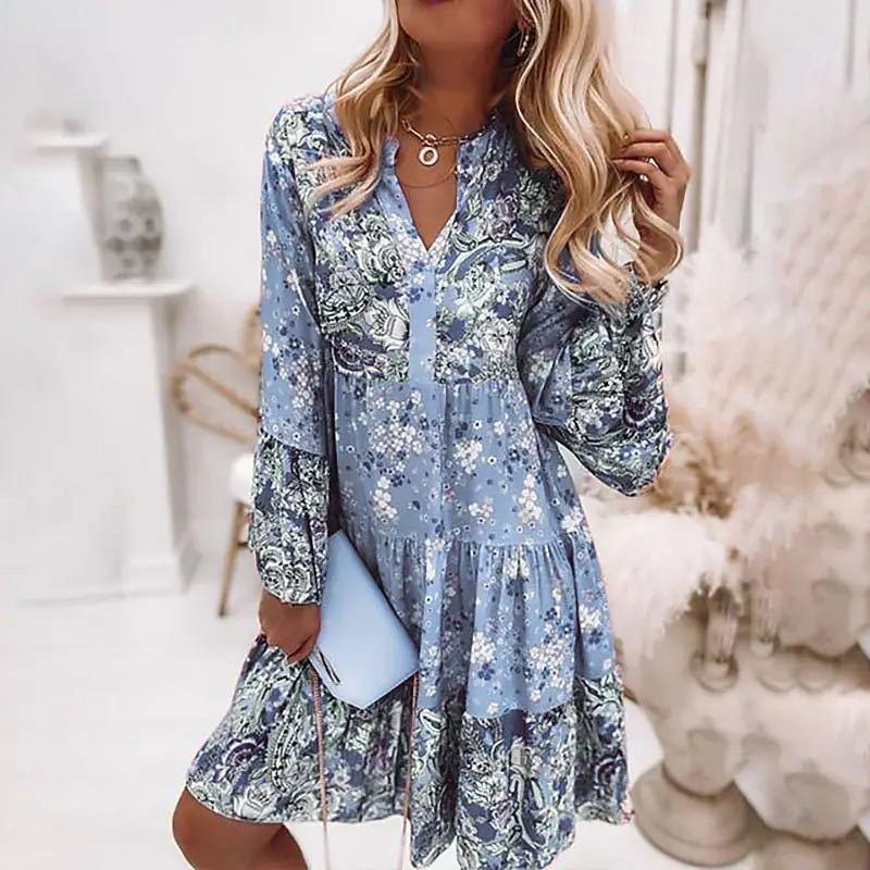 Echoarchiv – Mehrfarbiges Sommerkleid mit V-Ausschnitt