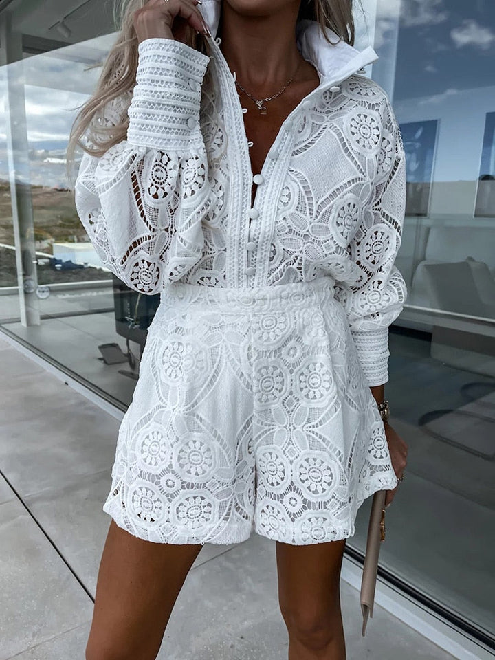 Echoarchiv | Lochspitzenbluse und Shorts-Set