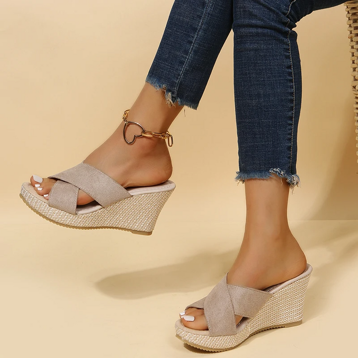 Damensandalen mit Keilabsatz