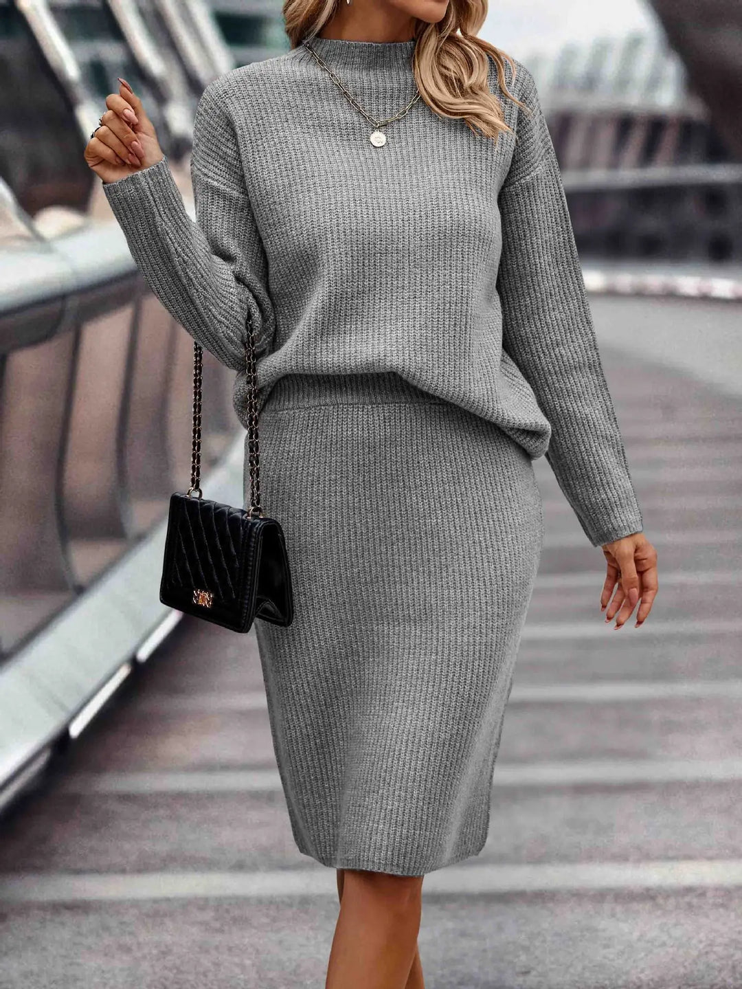 2-teiliges Damen Set aus Pullover und Rock | Echoarchiv