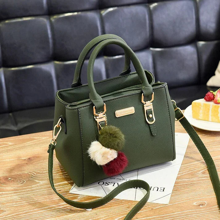 Echoarchiv | Handtasche mit Anhänger