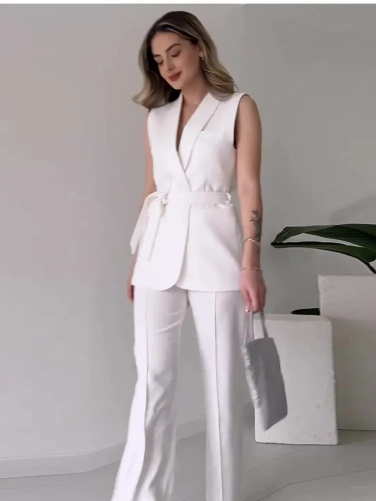 Ärmelloser Blazer-Anzug Taillierte Passform Wickel-V-Ausschnitt Weite Hose – Avérine