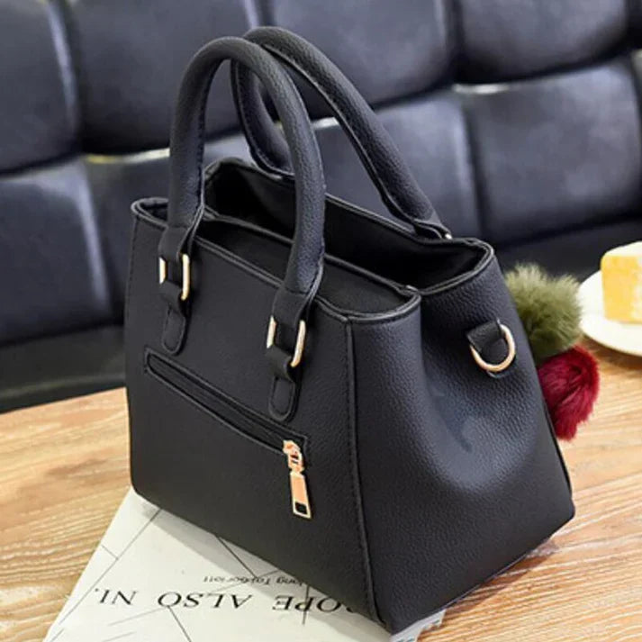 Echoarchiv | Handtasche mit Anhänger