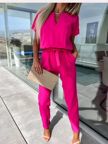 Echoarchiv | Eleganter Jumpsuit mit kurzen Ärmeln und Gürtel