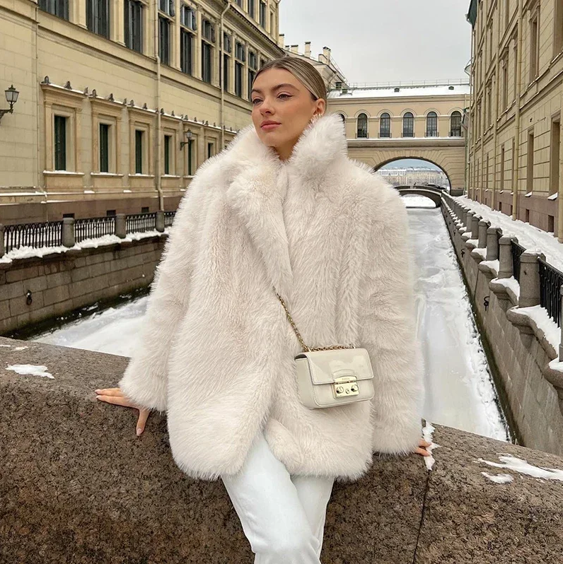 Luxuriöse Jacke Aus Weichem Kunstfell für Damen – Avérine