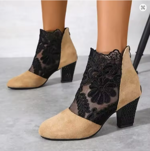 Echoarchiv | Sandalen mit Spitzenblumen