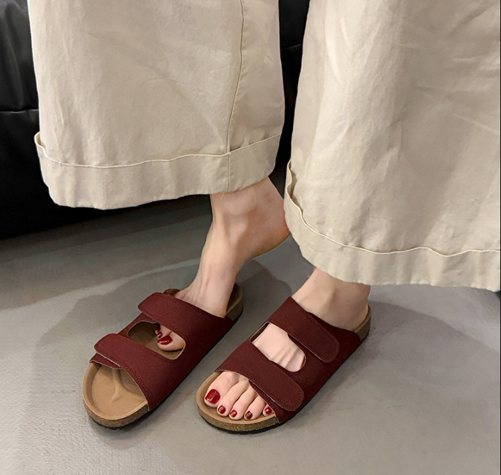 Echoarchiv | Orthopädische Sandalen mit Klettverschluss