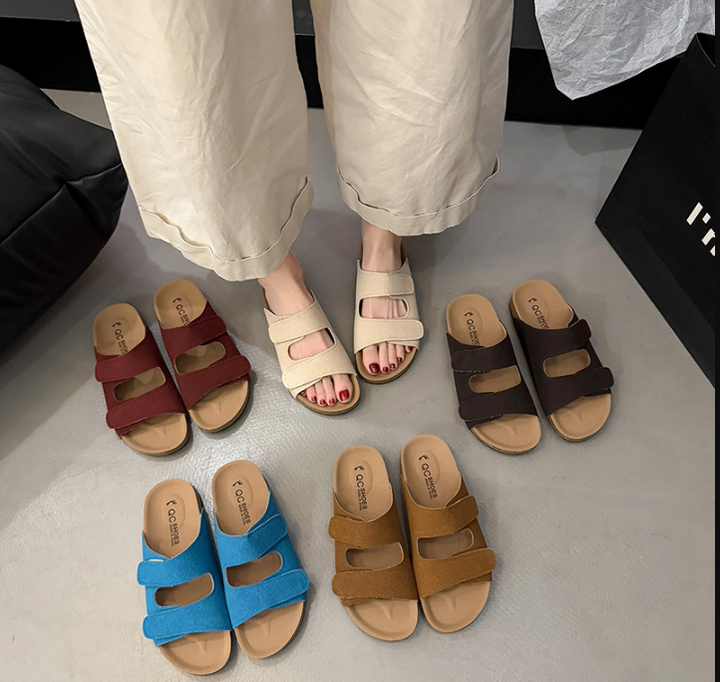 Echoarchiv | Orthopädische Sandalen mit Klettverschluss