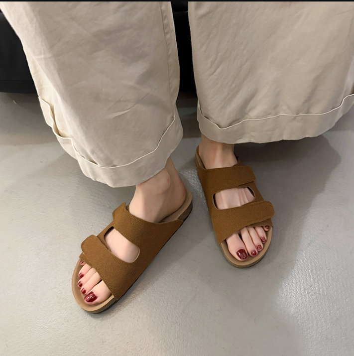 Echoarchiv | Orthopädische Sandalen mit Klettverschluss