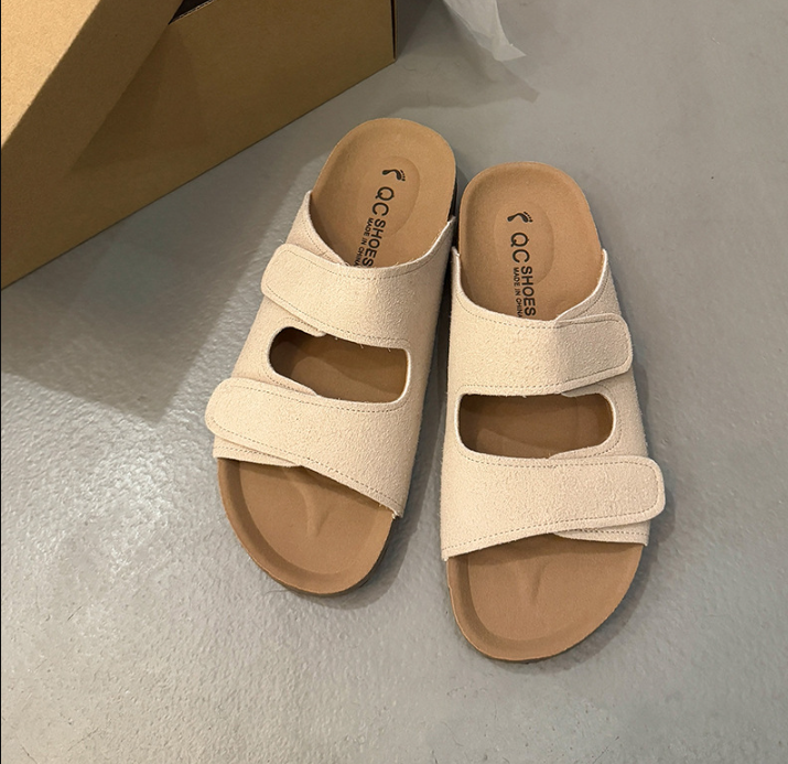 Echoarchiv | Orthopädische Sandalen mit Klettverschluss