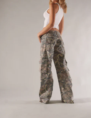 Echoarchiv | Niedrig taillierte Cargo-Hose Braun Camo