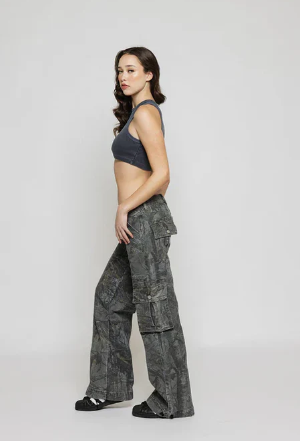 Echoarchiv | Niedrig taillierte Cargo-Hose Braun Camo