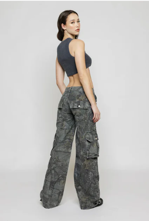 Echoarchiv | Niedrig taillierte Cargo-Hose Braun Camo